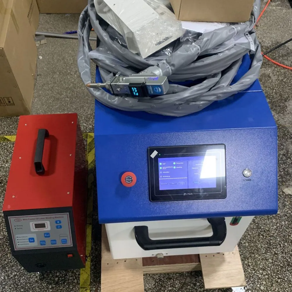 Vendite calde 1000W 1500W Saldatrice laser Saldatrice in acciaio al carbonio Saldatrice laser a testa bobble portatile con alimentatore automatico di filo