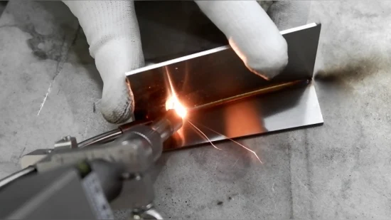 Macchina per la pulizia della saldatura laser dei metalli con stampi in fibra per saldatrici a punti di tubi